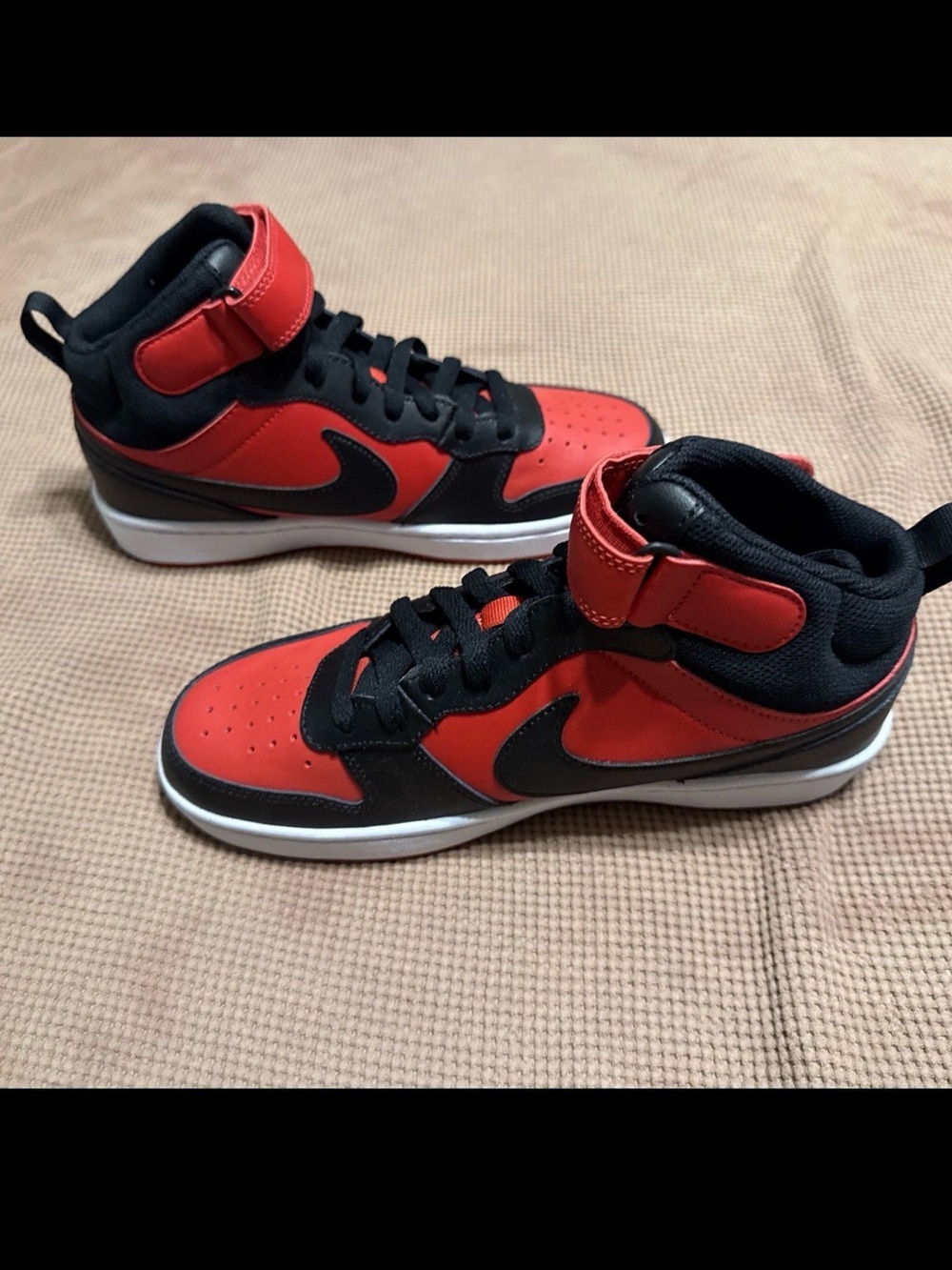 Nike Court Borough Mid 2 Red White Black GS Size 6Y / Women’s 7.5